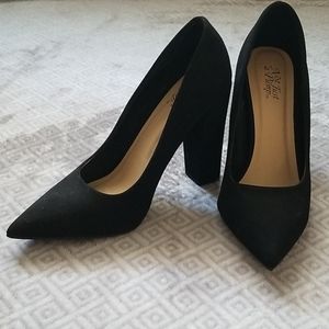 Black Pointed Toe Chunky Heels